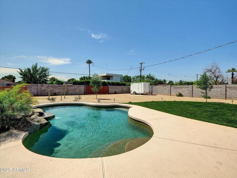 44-4337 E Wilshire Dr-44