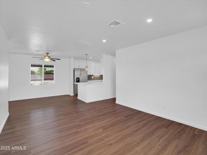 05-4337 E Wilshire Dr-5