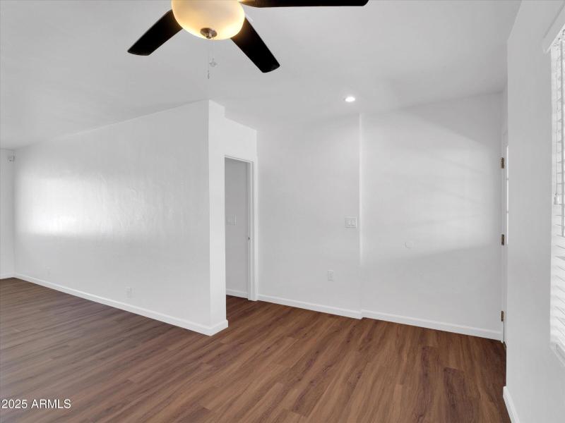 09-4337 E Wilshire Dr-9