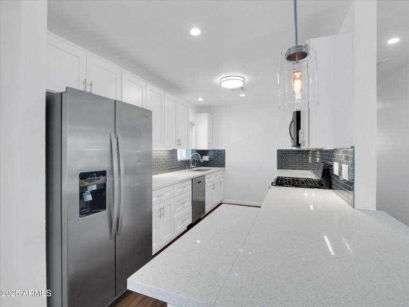 10-4337 E Wilshire Dr-10