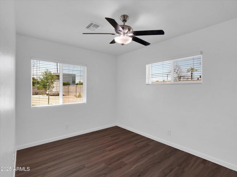 19-4337 E Wilshire Dr-19