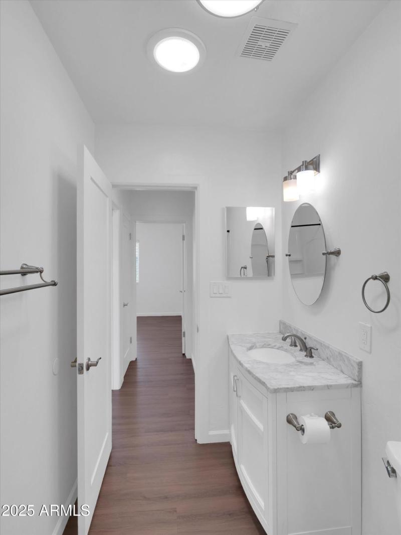 23-4337 E Wilshire Dr-23