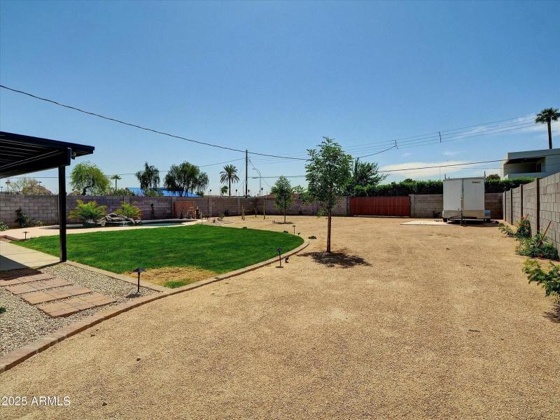 37-4337 E Wilshire Dr-37