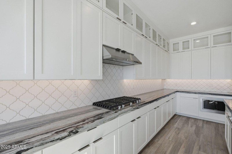 Kitchen W Accent Backsplash
