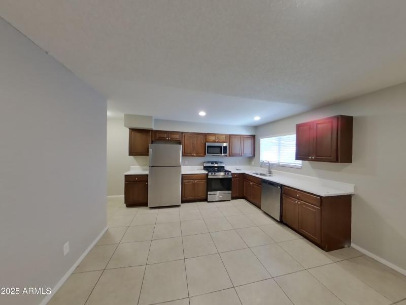 3_pc_Fn6gw048J2_GOJAfNvSkB_layout_0