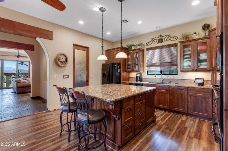 Island and Breakfast Bar