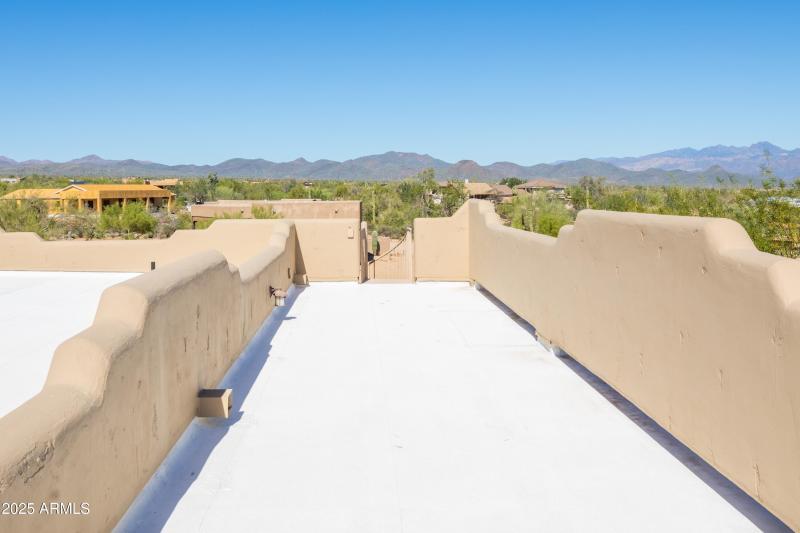 Rooftop Deck w/ Views