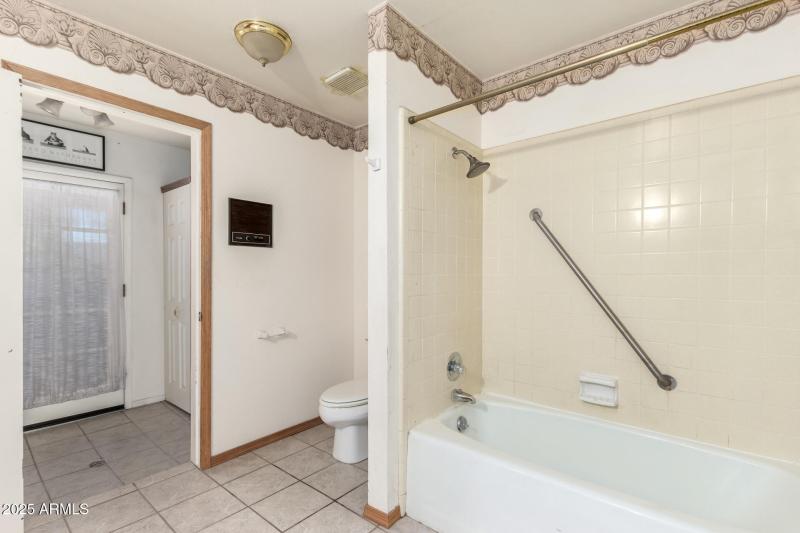 2nd/Hallway Bathroom