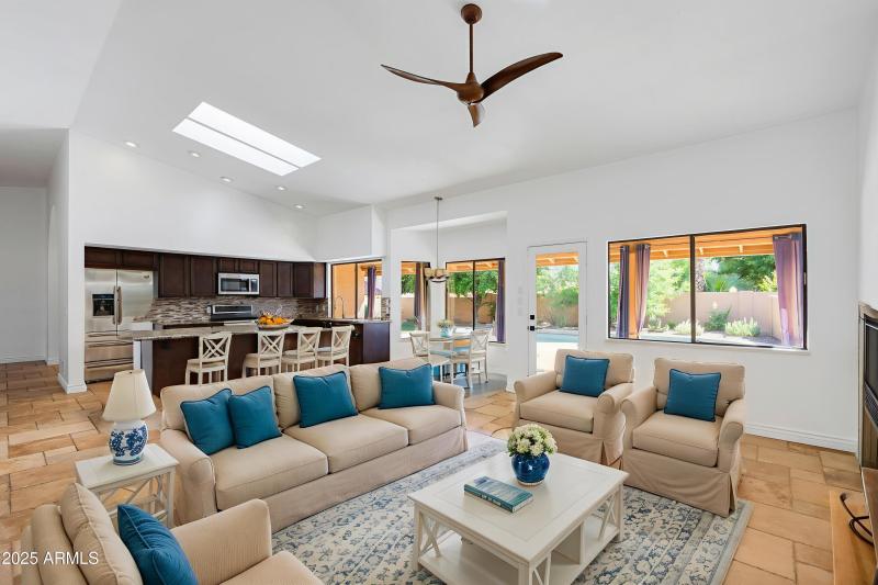 5903-E-Paradise-Lane-20 - Living Room -