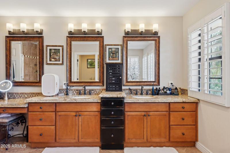 72-web-or-mls-11621-s-blackfoot-dr