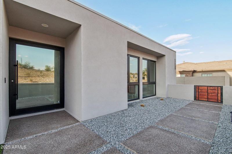 9-web-or-mls-W Estes Way-S2708-009