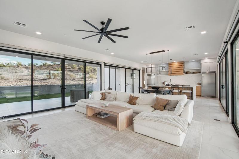 11-web-or-mls-W Estes Way-S2708-011