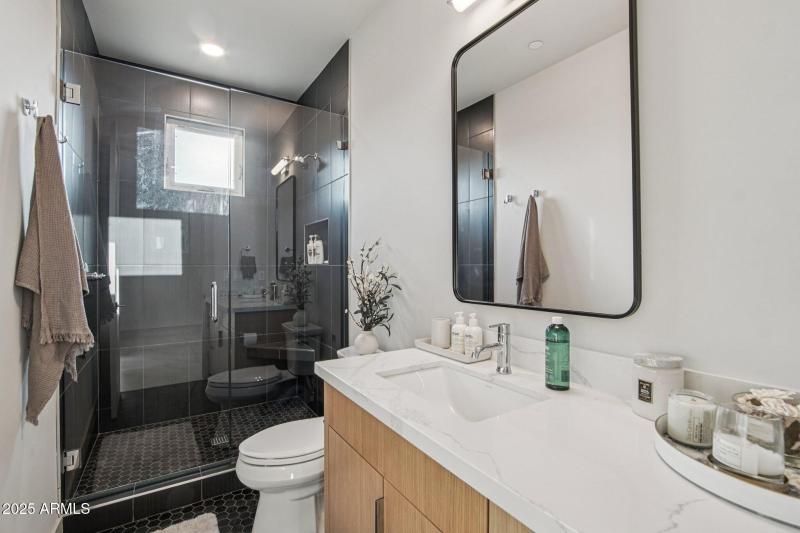 23-web-or-mls-W Estes Way-S2708-023