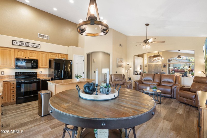 18-web-or-mls-QVB06730