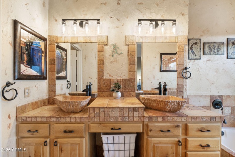 33-web-or-mls-QVB06790