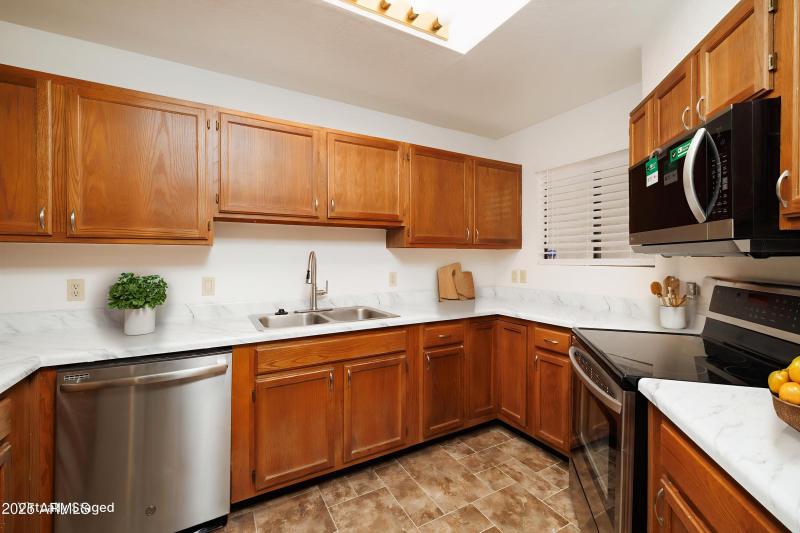 4775_W_Mission_Ln_10_17_25_10 - Kitchen
