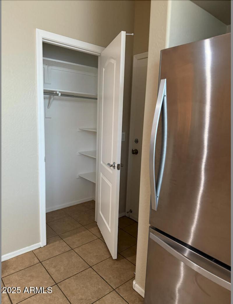 996 E Cantebria Dr Kitchen 5