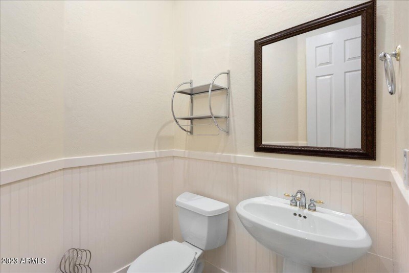 17-8432 E Diamond Rim Dr