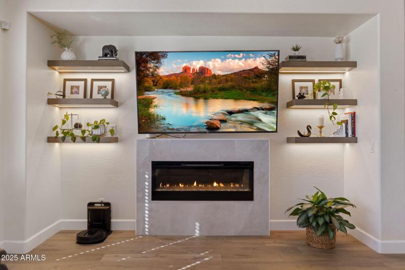 10 - Family Room Fireplace Detail