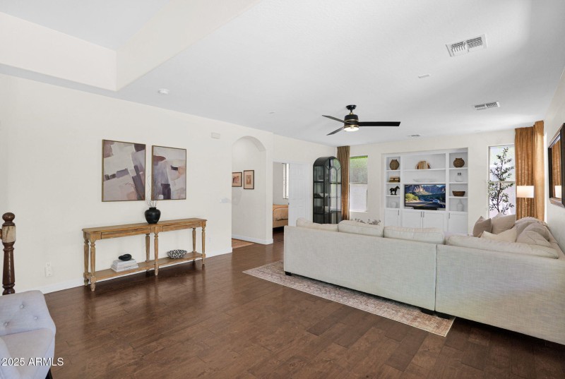 29-web-or-mls-P1247306