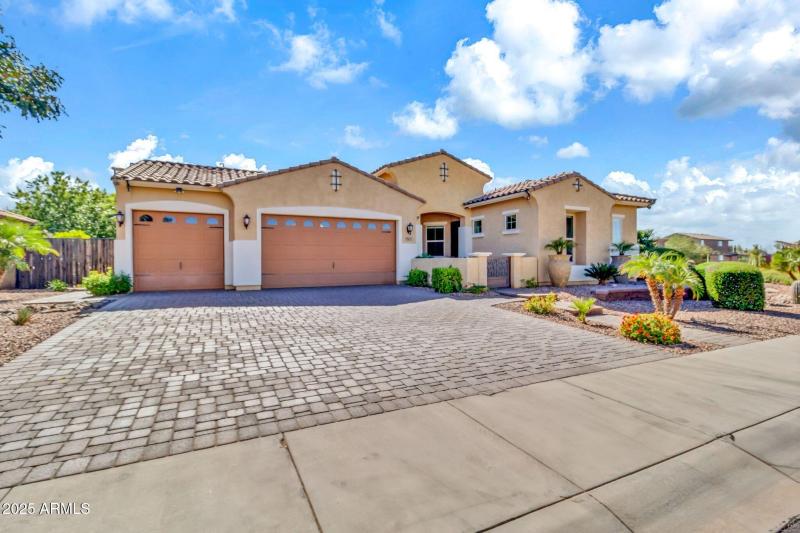 2827 E Bellerive Dr2-3