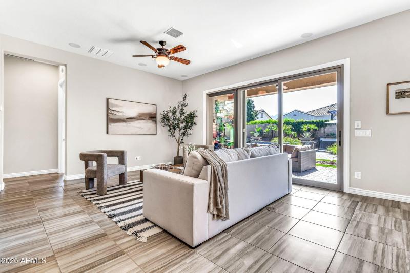 2827 E Bellerive Dr2-9