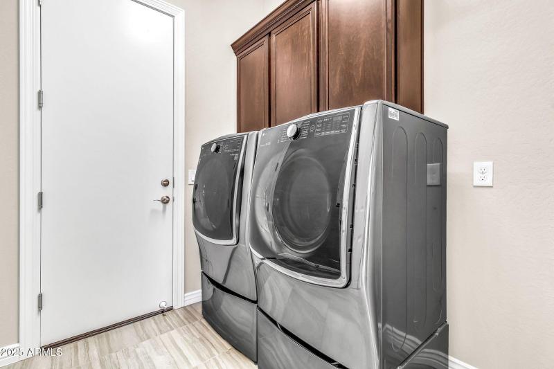 2827 E Bellerive Dr2-31