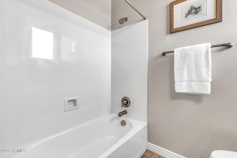 2827 E Bellerive Dr2-40