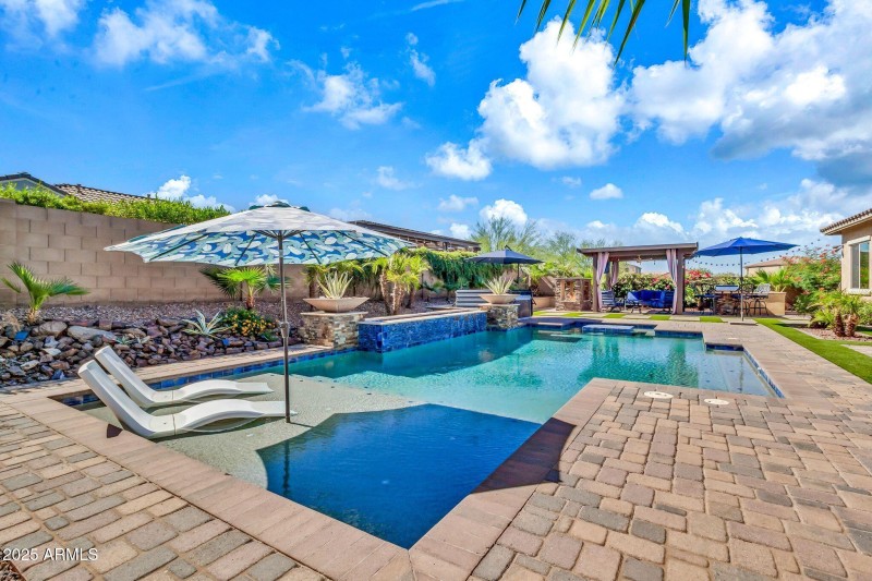 2827 E Bellerive Dr2-50