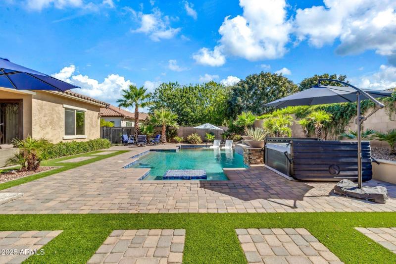 2827 E Bellerive Dr2-55