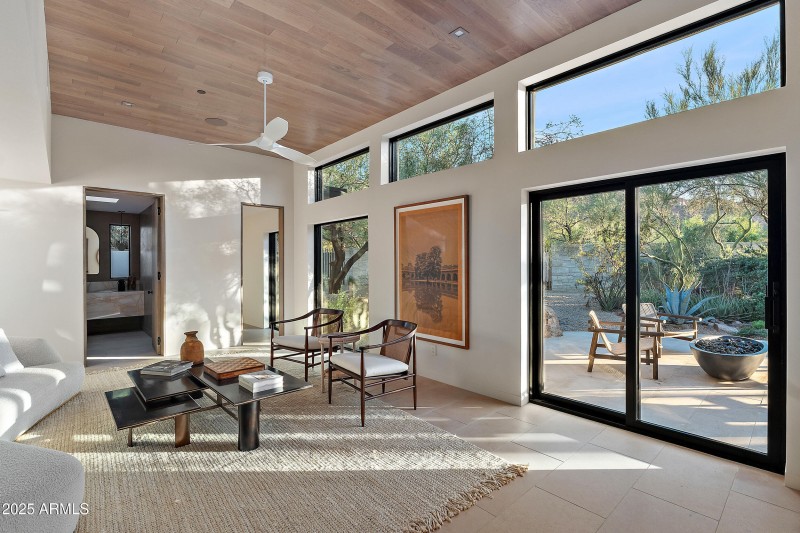 Jr master Suite or sitting room