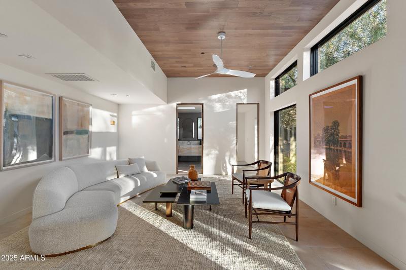 Jr master suite or sitting room