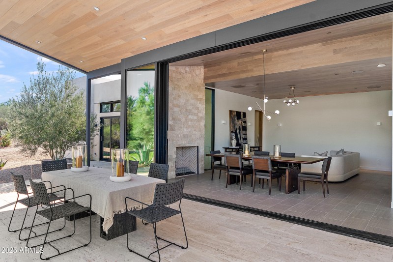 Guest house retractable glass wall