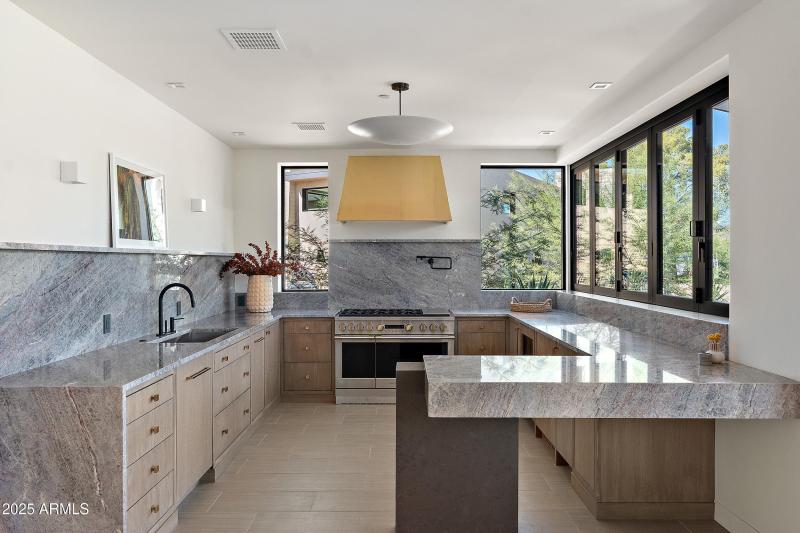 Guest house full kitchen