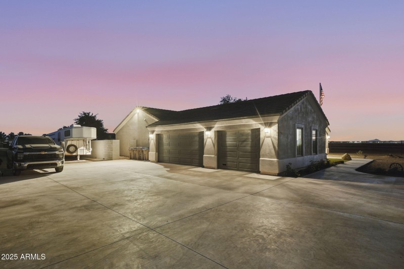 41-web-or-mls-ListerPros - Twilight-33