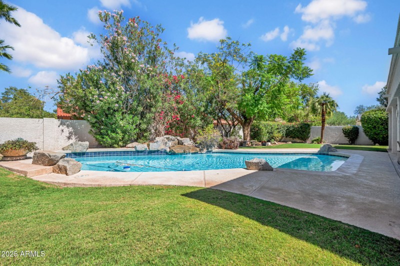 34-web-or-mls-9504 E Sunnyside Dr-34