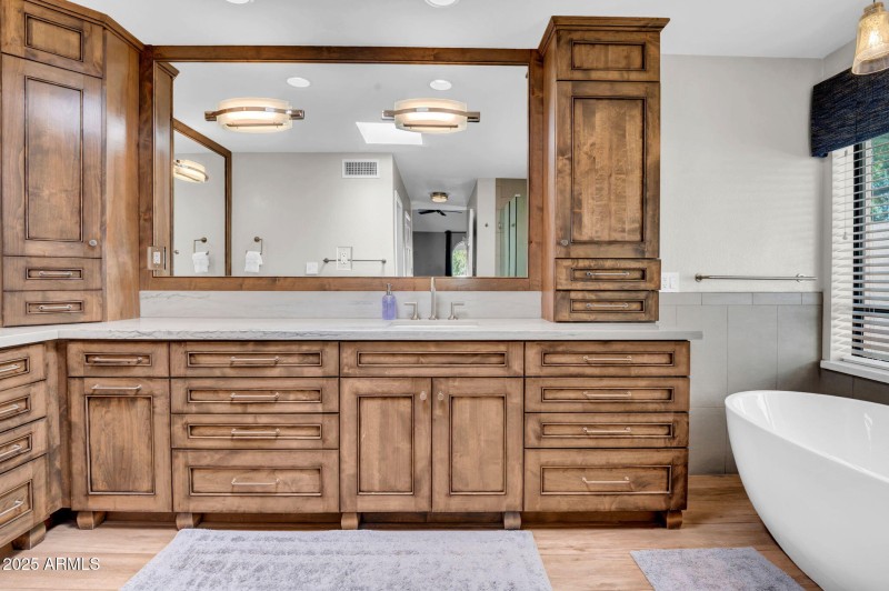 22-web-or-mls-9504 E Sunnyside Dr-22