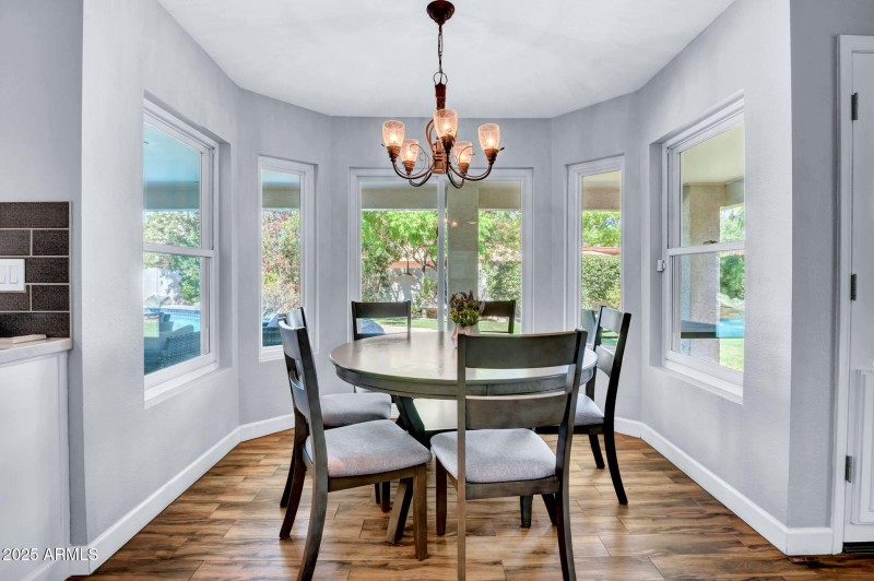 15-web-or-mls-9504 E Sunnyside Dr-15