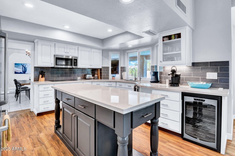 12-web-or-mls-9504 E Sunnyside Dr-12