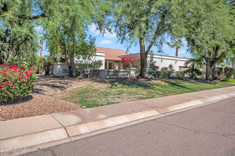 3-web-or-mls-9504 E Sunnyside Dr-3