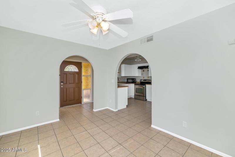 Copy of 316 E Vogel Ave-large-011-032-31