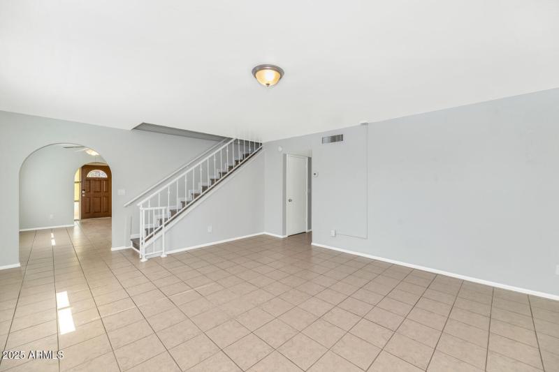 Copy of 316 E Vogel Ave-large-016-048-31