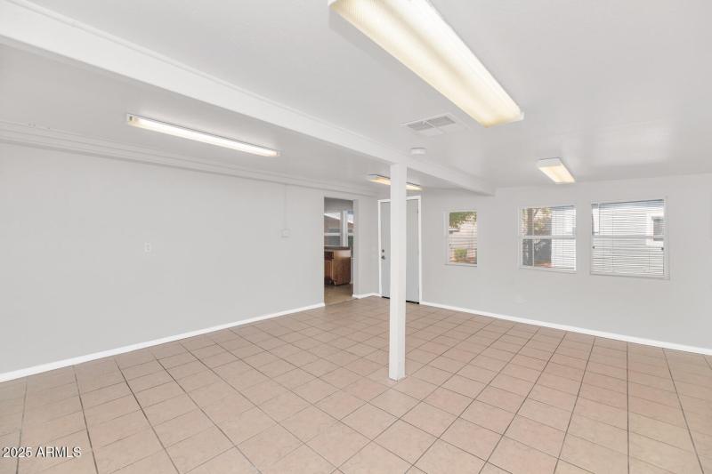 Copy of 316 E Vogel Ave-large-032-024-31