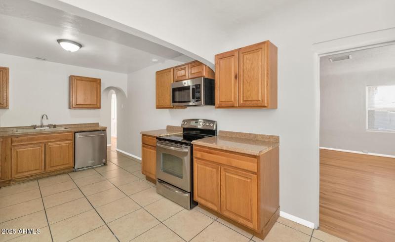 Copy of 316 E Vogel Ave-large-036-028-31