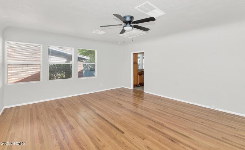 Copy of 316 E Vogel Ave-large-041-052-31