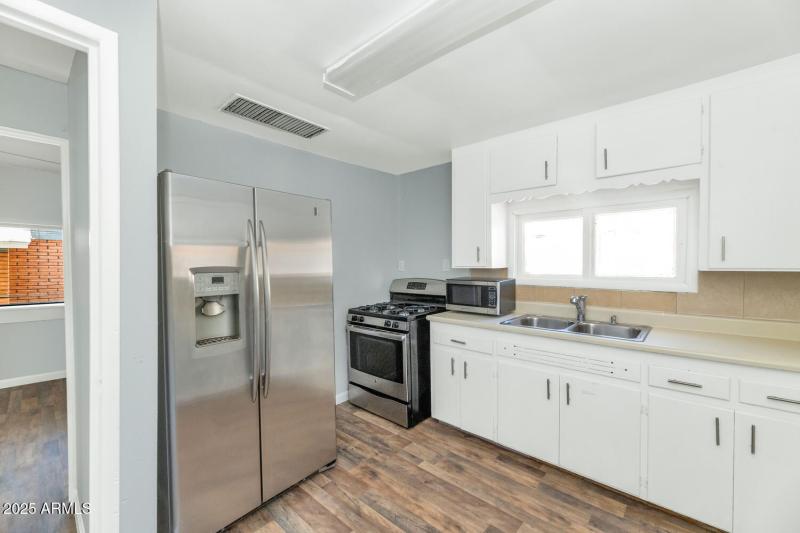 Copy of 316 E Vogel Ave-large-054-063-31