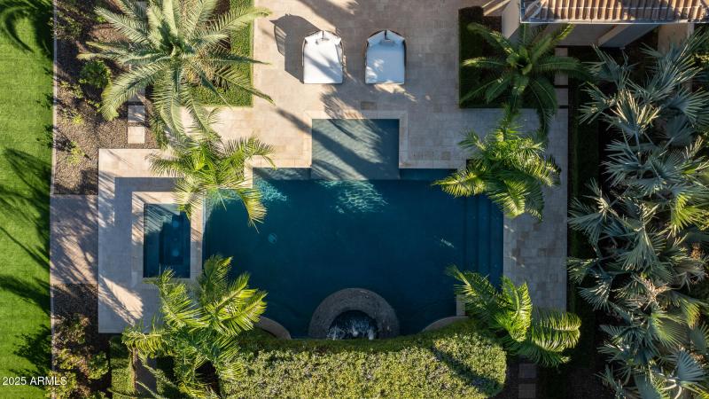 Private Pool & Water Feature