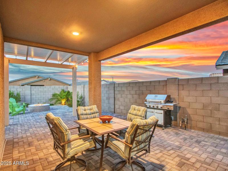 Twilight_02-Patio-(2)