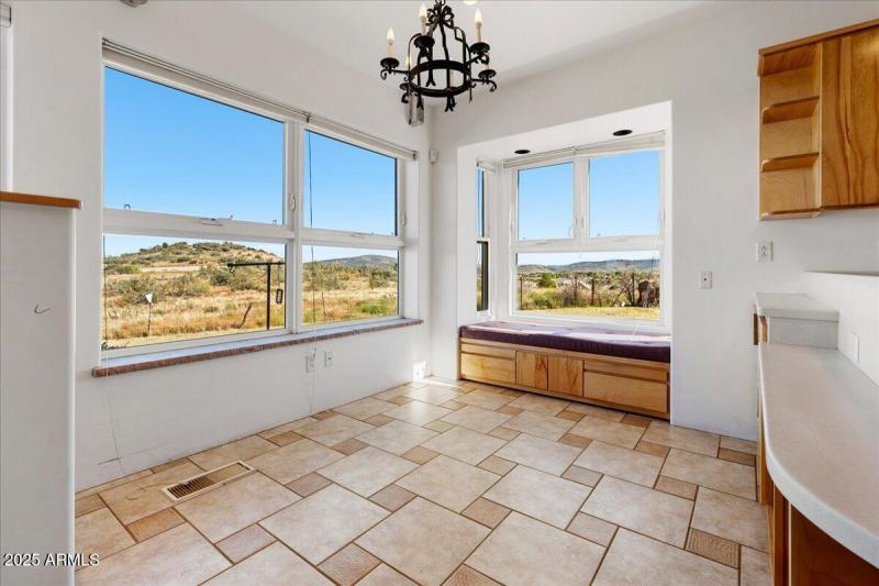 13-Breakfast Nook