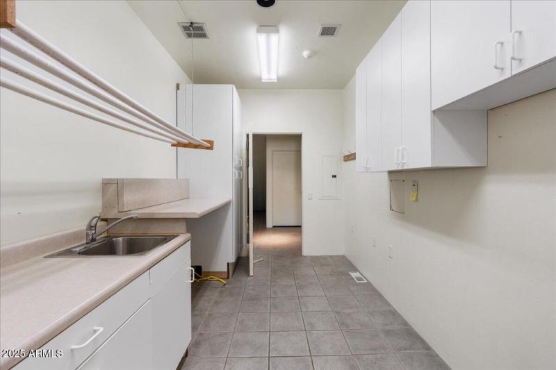 17-Laundry Area
